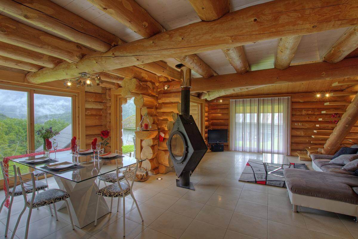maison bois avec cheminée